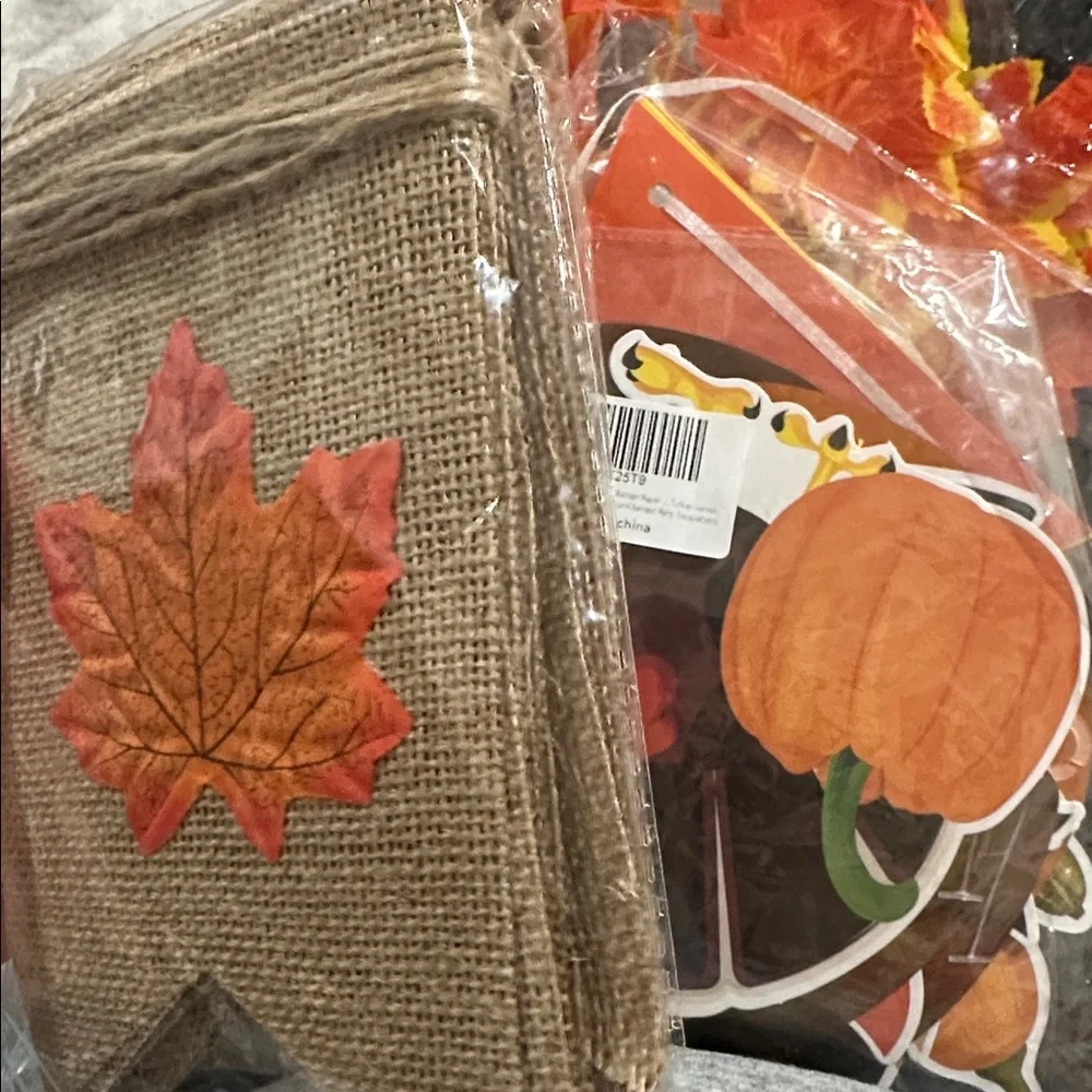 Thanksgiving Party Decoration Set with Autumn Leaves